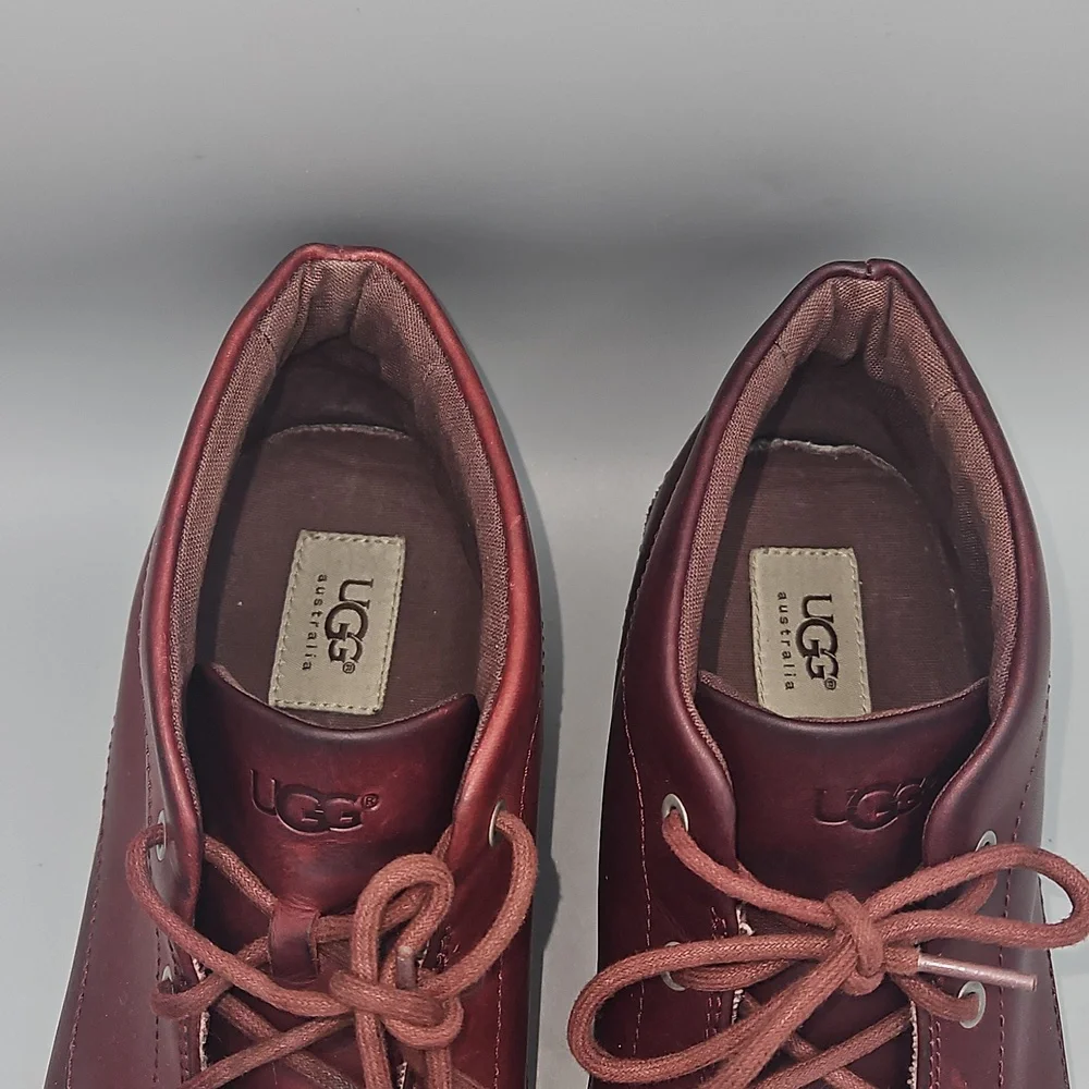 UGG Australia Men’s Burgundy Leather Chukka Boots size 10